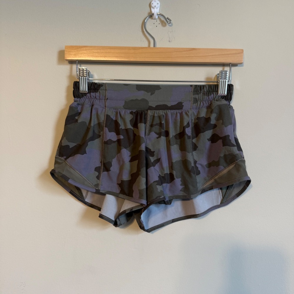 Lululemon Hotty Hot Shorts 2.5 Camo Deep Zinfandel Multi Low Rise Size 4